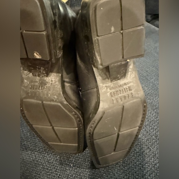 Stuart‎ Weitzman Black Fur Lined Square Toe Lace Up Leather Ankle Boot - Picture 4 of 7